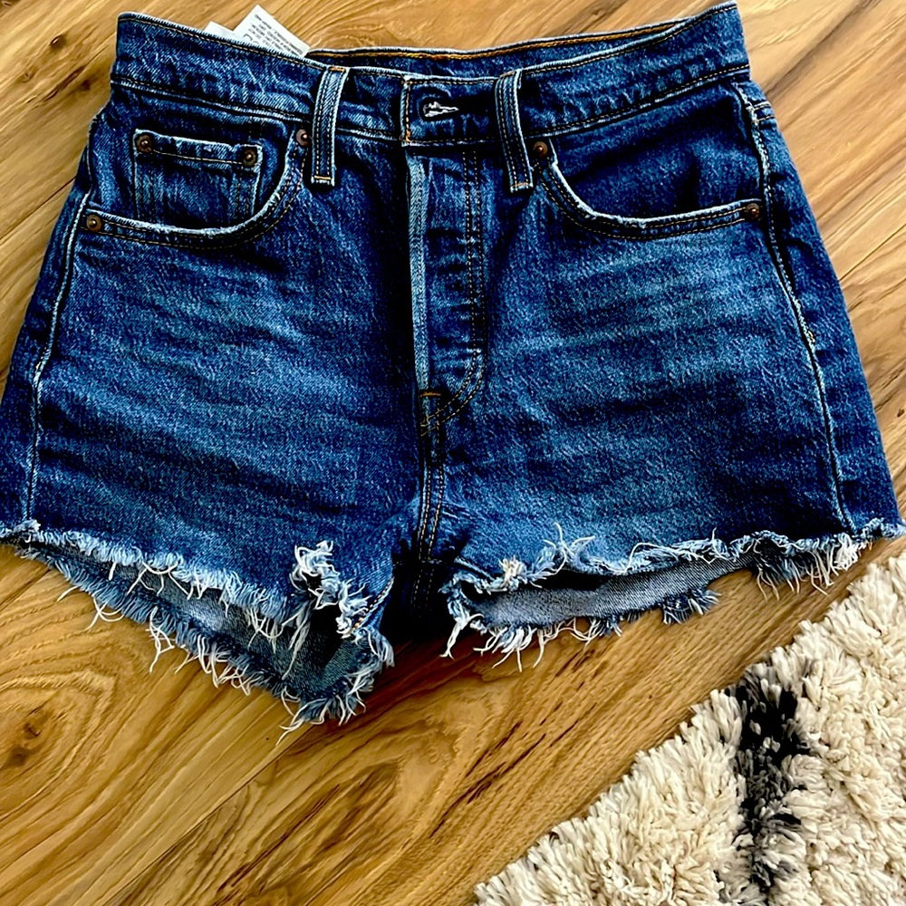 Levi’s “mom” shorts